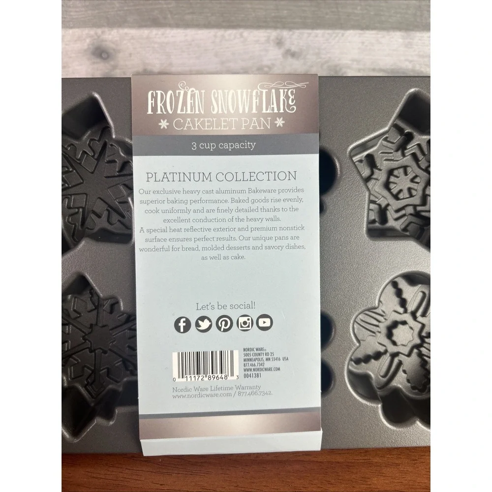 Nordic Ware Snowflake Cakelet Pan Holiday Collection Heavy Cast Aluminum Frozen